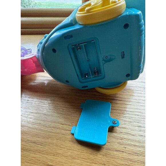 Fisher-Price Little People Disney Ariels Magical Carriage Toy With Figures & Sea - Picture 2 of 5